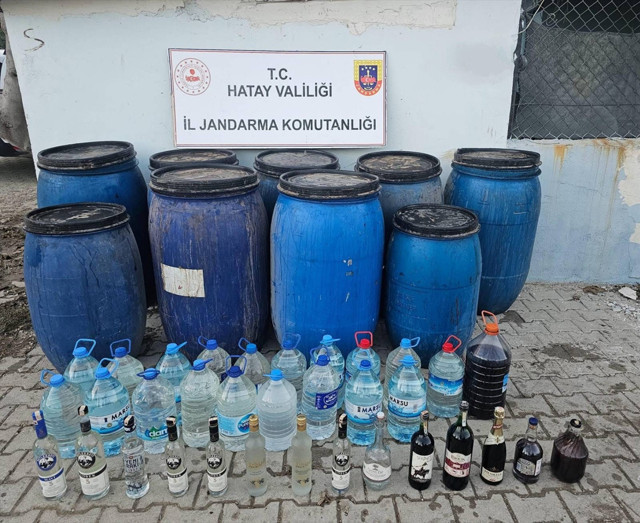Hatay'da 1993 litre sahte içki ele geçirildi - Resim: 0