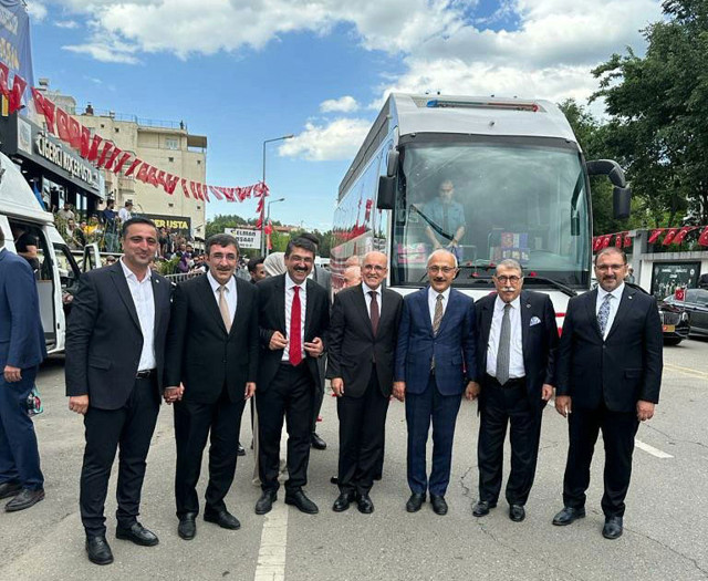 Mehmet Şimşek, Cumhurbaşkanı Erdoğan'la birlikte sahneye çıkmadı! Batman'da sürpriz bekleniyordu - Resim: 0