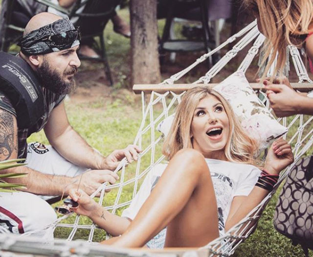 Hatice yine rahat durmadı! Bu sefer tüylerini aldırdığı videoyu paylaştı - Resim: 4