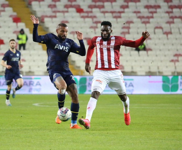 Sivasspor Fenerbahçe maçı saat kaçta, hangi kanalda? (Muhtemel 11'ler) - Resim: 0