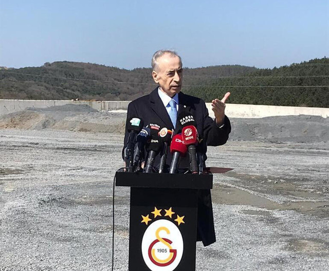 Galatasaray tesislerine silahlı baskın! Kapı kilidini kırıp güvenlikleri etkisiz hale getirdiler - Resim: 0