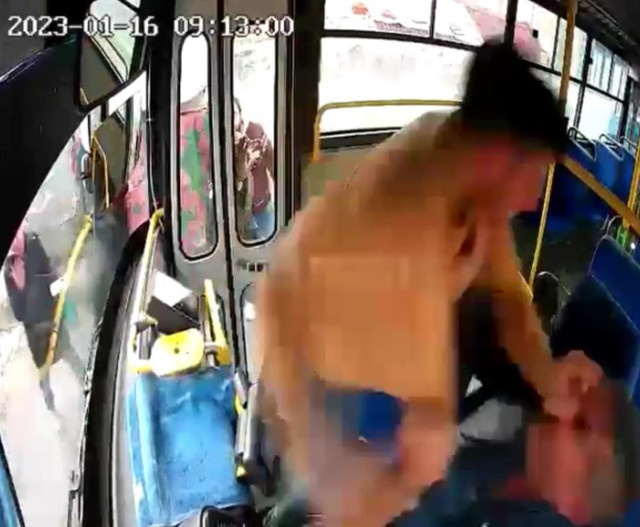 Kocaeli'de otobüs şoförüne dehşeti yaşattı! "Kurban olayım canım benim" dedi yüzü kanlar içinde kaldı - Resim: 1