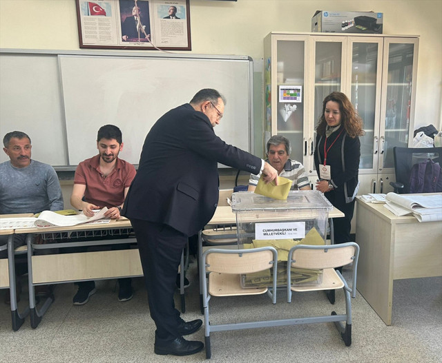 YSK Başkanı Ahmet Yener: “Herhangi bir adayın pusulada adının çizilmemesi gerekmektedir” - Resim: 0