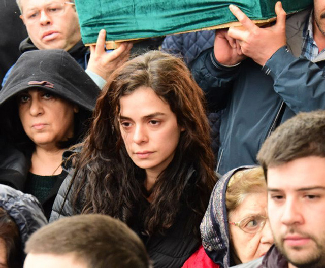 Özge Özpirinçci'nin acı günü - Resim: 1