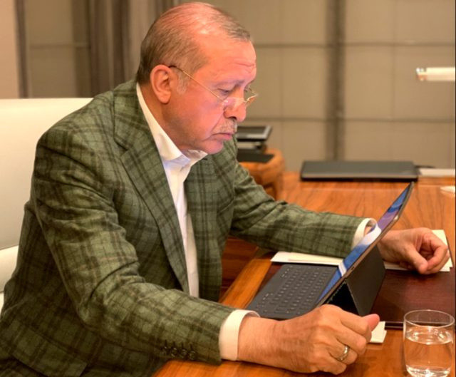 İletişim Başkanı gece saatlerinde Cumhurbaşkanı Erdoğan fotoğrafı paylaştı - Resim: 0