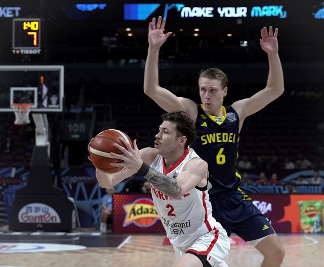 Türkiye EuroBasket 2025'te İsveç'i devirip çeyrek finale yükseldi - Resim: 0