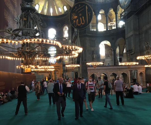 Ayasofya’da yerli ve yabancı turist yoğunluğu - Resim: 0