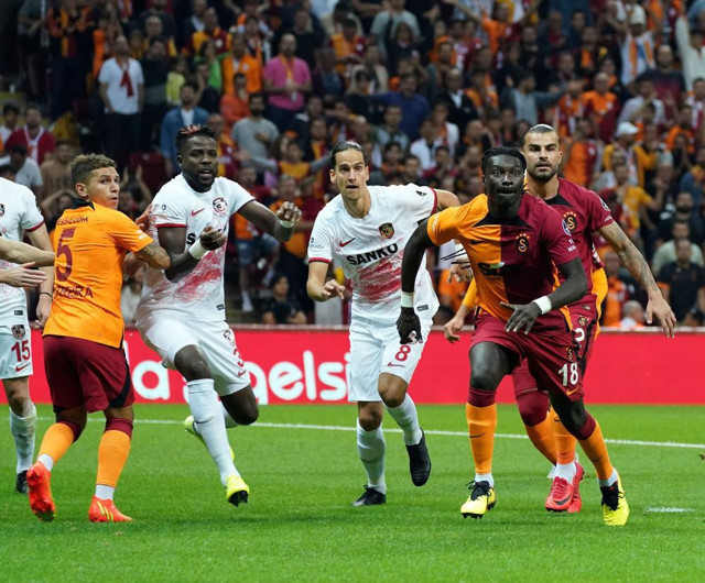 Aslan 10 kişi kalmasına rağmen Gaziantep'i devirdi! - Resim: 0