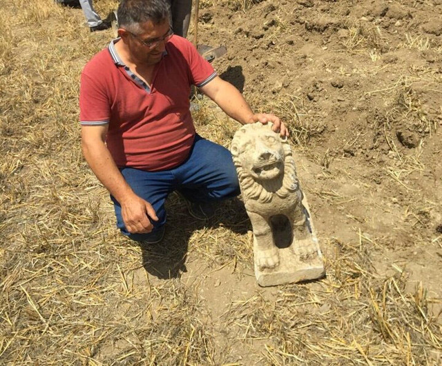 Çorumlu çiftçi tarlasını sürerken buldu apar topar ekiplere haber verdi - Resim: 0