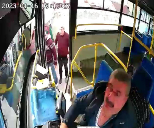 Kocaeli'de otobüs şoförüne dehşeti yaşattı! "Kurban olayım canım benim" dedi yüzü kanlar içinde kaldı - Resim: 3