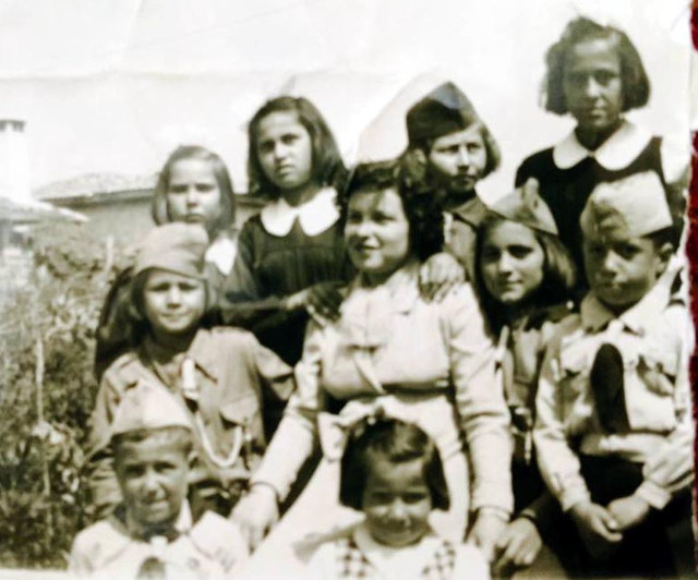 İzmir'in ilk kadın müdürü 93 yaşında hayata gözlerini yumdu - Resim: 0