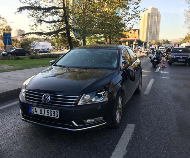 11. Cumhurbaşkanı Abdullah Gül’ün koruması yolda yayaya çarptı! 1 kişi öldü - Resim: 0