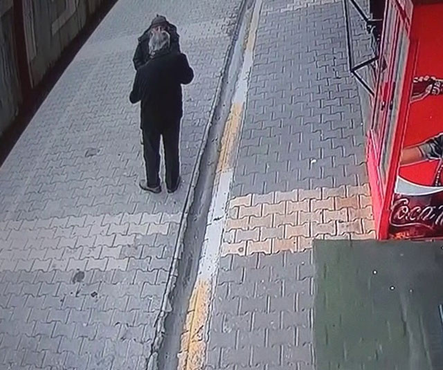 Yaşlı adamı sokak ortasında infaz eden katilin sakinliği şoke etti - Resim: 2