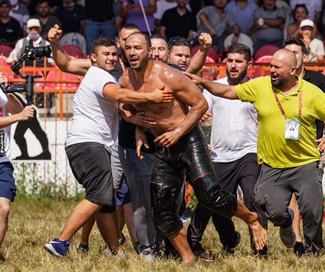 Kırkpınar'da çeyrek final kıran kırana geçti! Yarı finalist başpehlivanlar belli oldu - Resim: 1