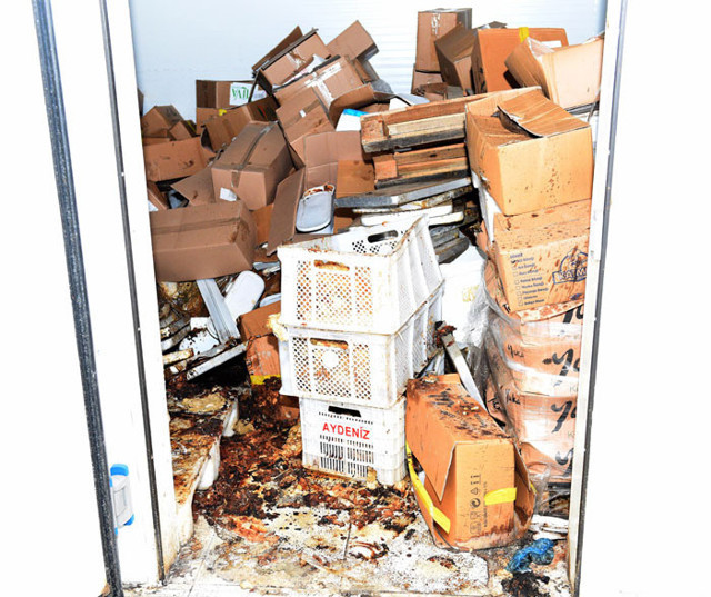 Antalya'da mahalleli ceset kokusu sanıp polisi aradı gerçek başka çıktı - Resim: 0