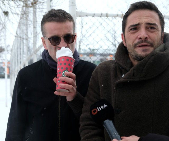 Ahmet Kural ve Murat Cemcir kar topu savaşında herkesi kahkahaya boğdular! - Resim: 1