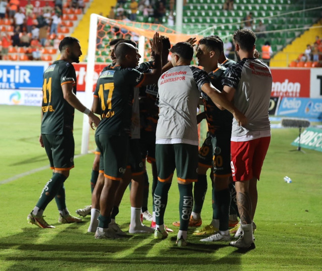 Alanyaspor 4 maç sonra galibiyet yüzü gördü! - Resim: 1