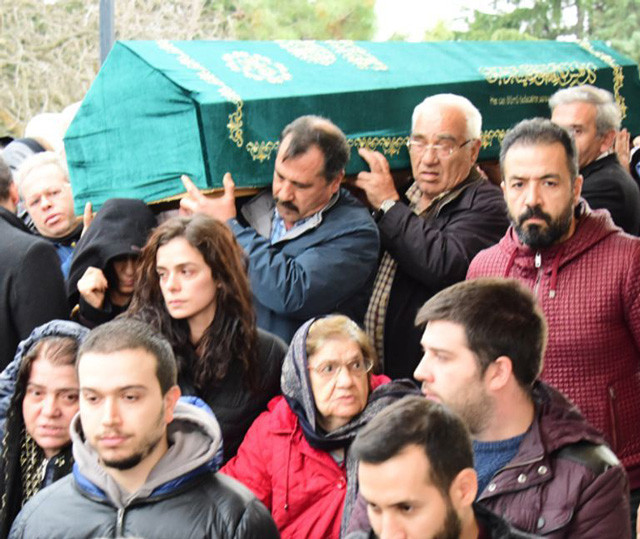 Özge Özpirinçci'nin acı günü - Resim: 2