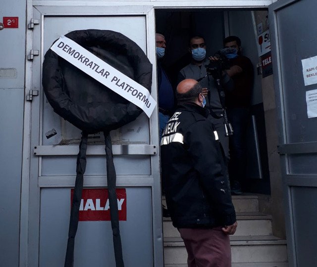 Demokratlar Platformu'ndan Adnan Menderes'e saldıran Merdan Yanardağ'a protesto - Resim: 0