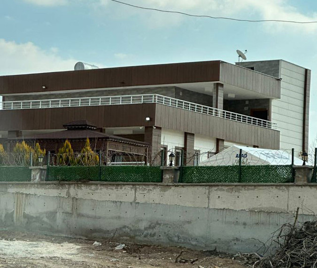 "Bari depremde, afette torpil, kayırmacılık yapmayın"! Villasının yanına AFAD çadırı kurdu - Resim: 0