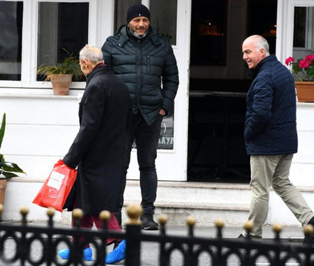 93 yaşındaki ünlü sanatçı İlham Gencer emekli maaşını çekmek için sokağa çıktı! - Resim: 3