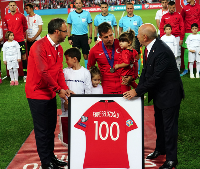 Emre Belözoğlu: Bizim esas kahramanlarımız sınırda - Resim: 0