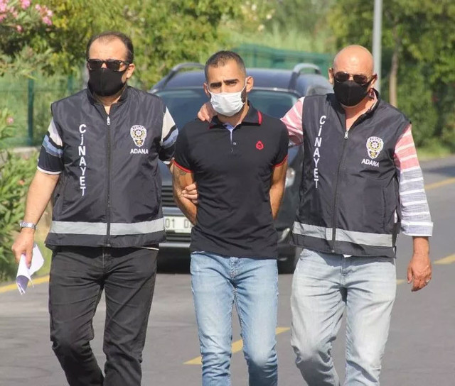 Adana'da trafik kazasını üstlenmeyen arkadaşını herkesin gözü önünde öldürdü - Resim: 0