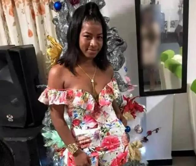 Eski sevgilisinin üzerine benzin döküp yaktığı karnaval kraliçesi öldü - Resim: 0