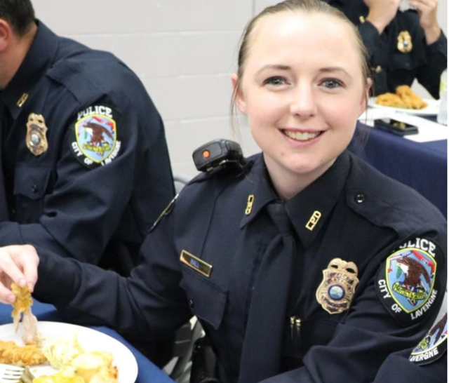 ABD'de evli kadın polisin kirli çamaşırları ifşa oldu: Karakolda 6 meslektaşla cinsel ilişki! - Resim: 1