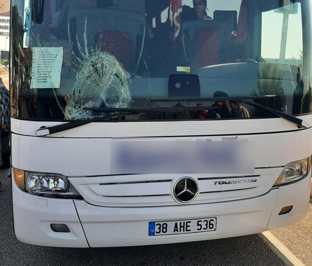 Manisa'da yolcu otobüsünün çarptığı kadın yaşamını yitirdi - Resim: 1