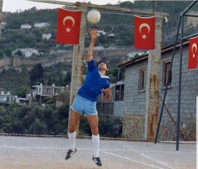 Instagram'dan paylaştı! Peki fotoğraftaki siyasetçiyi tanıyabildiniz mi? - Resim: 3