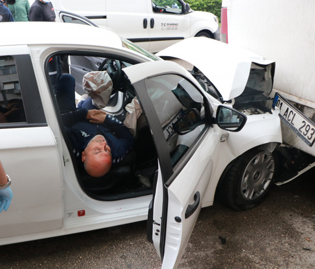 Adana'da kaza yapan alkollü sürücü! Allah Allah sokağa çıkmak yasak mıydı? - Resim: 0