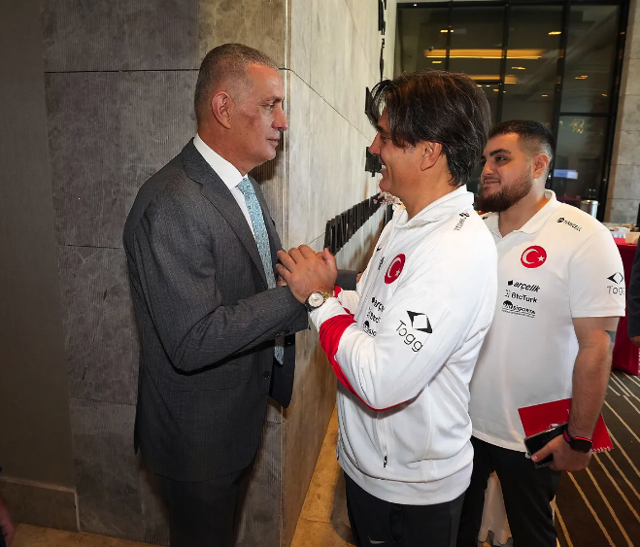 İbrahim Hacıosmanoğlu'dan müjdeli haber geldi: ''Türk Montella!'' - Resim: 0