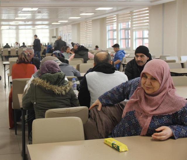 Depremin en acı yüzünü ağlayarak anlattı: "Gece sahur yapmak için kalktım, bir bardak su içip..." - Resim: 3