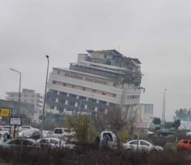 7.4 şiddetinde deprem Hatay'da 2 devlet hastanesi ile polisevini de yıktı - Resim: 0