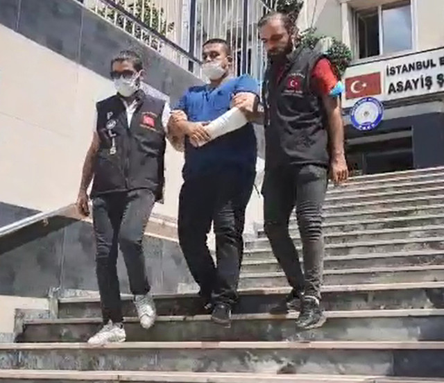 Bağcılar'da elindeki bıçağı kovaladığı arkadaşına kaptırması sonu oldu - Resim: 1