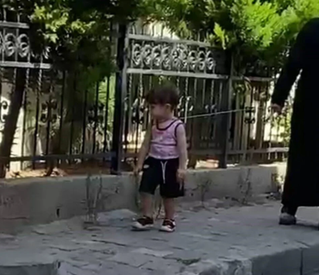Çocuğun beline ip bağlayıp gezdirdi! Küçükçekmece'de tepki çeken görüntü - Resim: 0