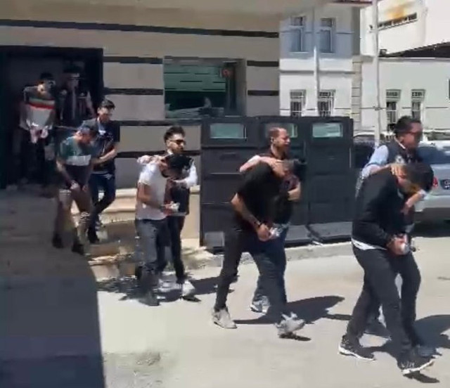 Adana'da terör savcısı, eroin baronu çıktı! Polisleri de uyuşturucu kuryesi yapmış - Resim: 1