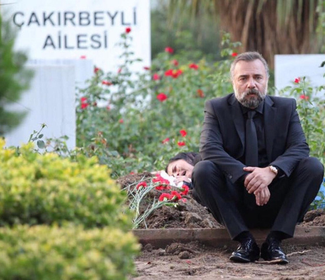 Oktay Kaynarca'dan hayranlarını üzecek paylaşım! Diziden ayrılıyor mu? - Resim: 3