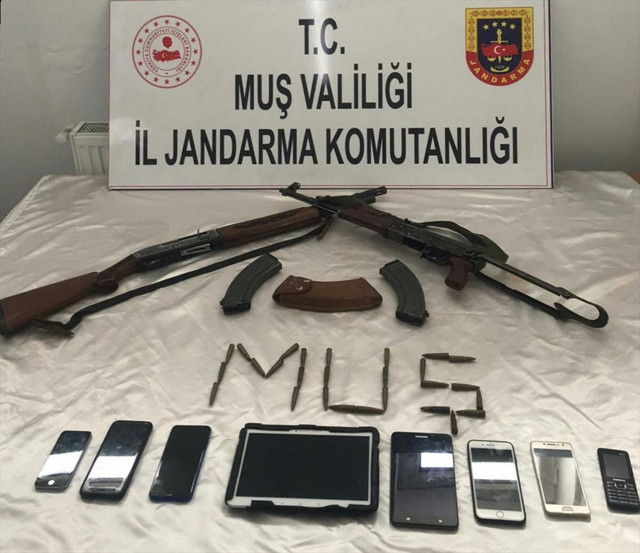 Muş ve 2 ilçesinde PKK operasyonu 9 şüpheli yakalandı - Resim: 0