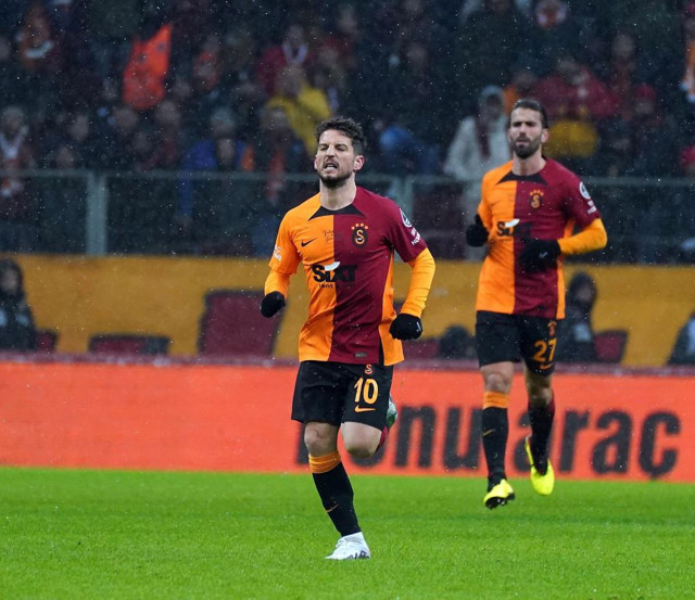 Lider seriye bağladı! Galatasaray derbide Trabzonspor'u 2 golle devirdi - Resim: 6