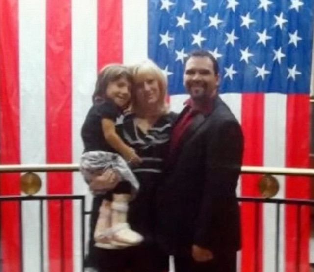 Korku filmi değil gerçek: Evlat edindikleri çocuk, cüce kadın çıktı! Yeni detaylar tüyler ürpertti... - Resim: 2