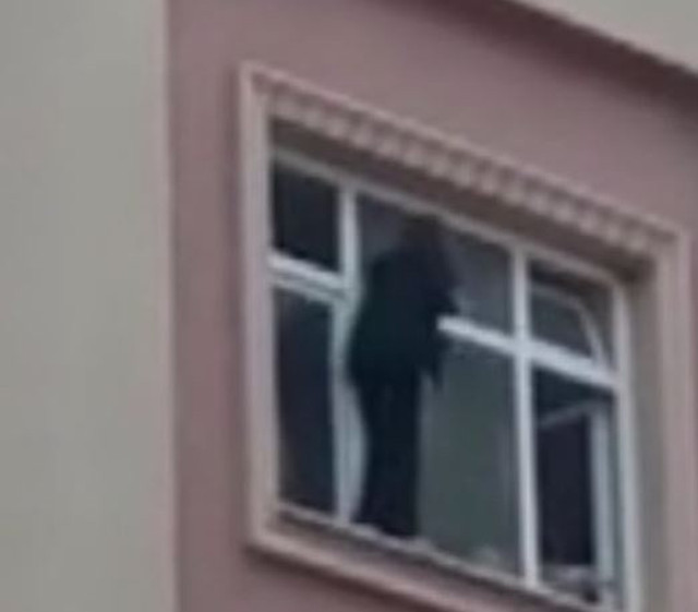 Liseli kızın acı sonu... Sigara içerken öğretmenine yakalandı 6. kattan aşağı atladı! - Resim: 1