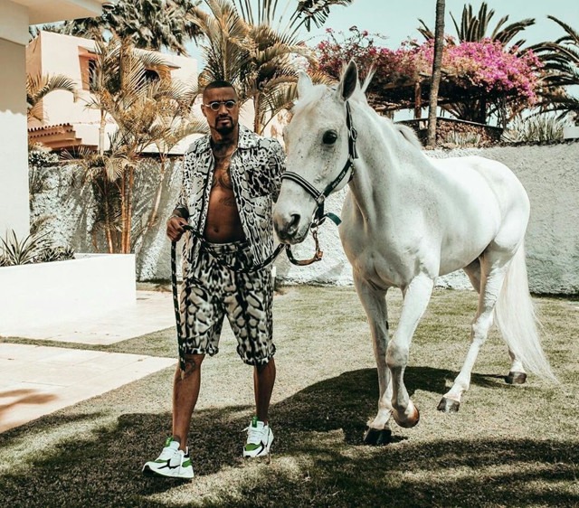 Boateng Beşiktaş'a geldi at fotoğrafı olay oldu - Resim: 1