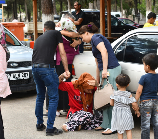 Gaziantep'te kazada ölen sağlıkçının akrabaları morg önünde sinir krizleri geçirdi - Resim: 4