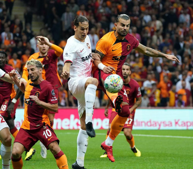 Aslan 10 kişi kalmasına rağmen Gaziantep'i devirdi! - Resim: 3