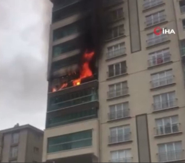 Ankara'da 12 katlı apartmanda korkutan yangın: 14 kişi dumandan etkilendi - Resim: 0