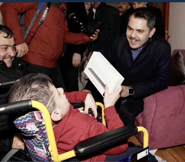 Murat Kurum'dan 11 yaşındaki engelli Furkan Tan'a sürpriz ziyaret - Resim: 1