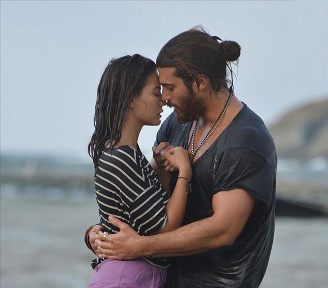 Erkenci Kuş oyuncusundan kafaları karıştıran paylaşım!  - Resim: 1