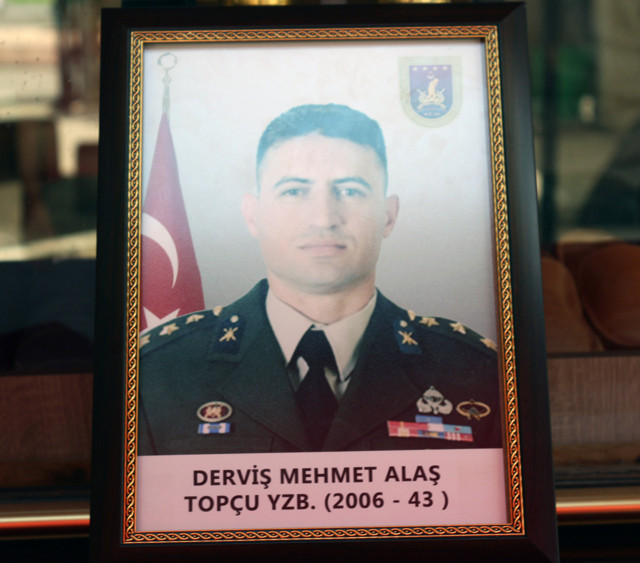 Halı sahanın kazan dairesinde ölü bulunmuştu! Yüzbaşı toprağa verildi - Resim: 1